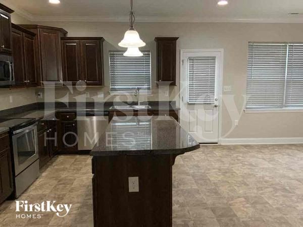 Building Photo - 5608 Falkland Lane