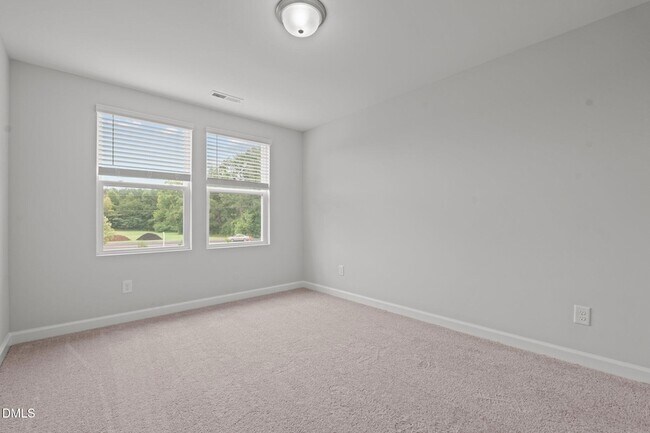 Building Photo - 45 Village Edge Dr