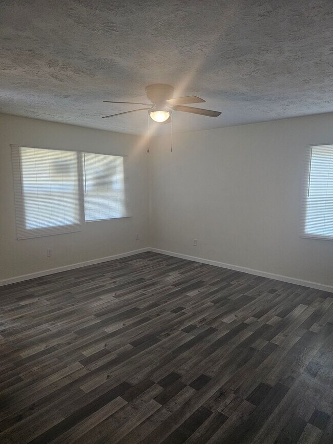 Building Photo - Totally remodeled 2BR