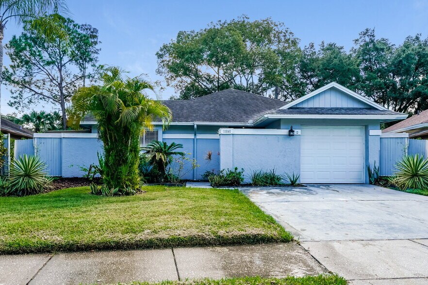 Primary Photo - 11841 Hickorynut Dr