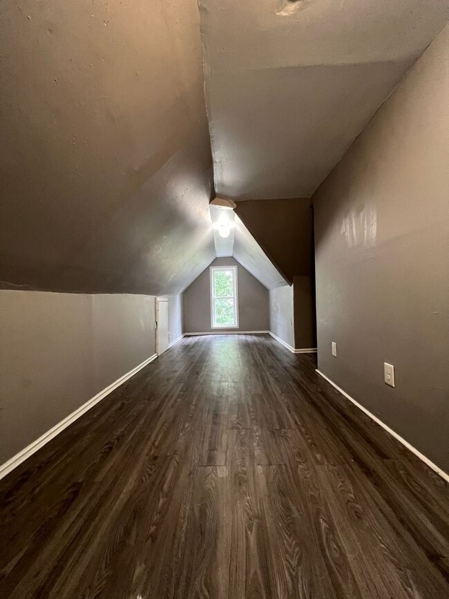 Building Photo - Available Now 4 Bedroom, 2 Full Bath Home