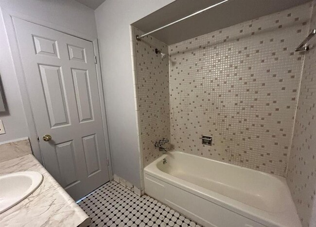 Building Photo - 16480 E 9 Mile Rd