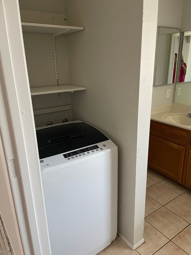 Building Photo - Henderson - 1 Bedroom - 1 Bath - Townhouse