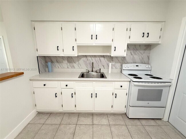 Building Photo - 2213 Madison St