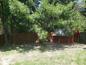 Building Photo - 1013 Garden Trl