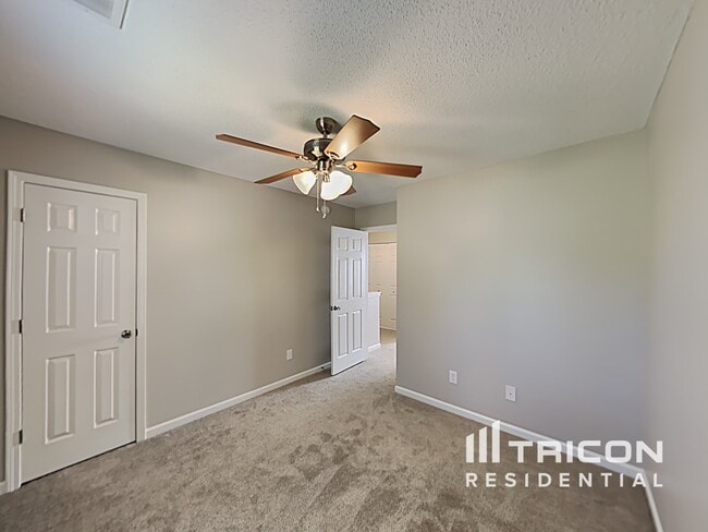 Building Photo - 324 Valley Heights Ln