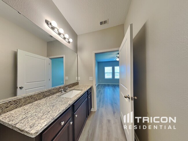 Building Photo - 15121 Sora St