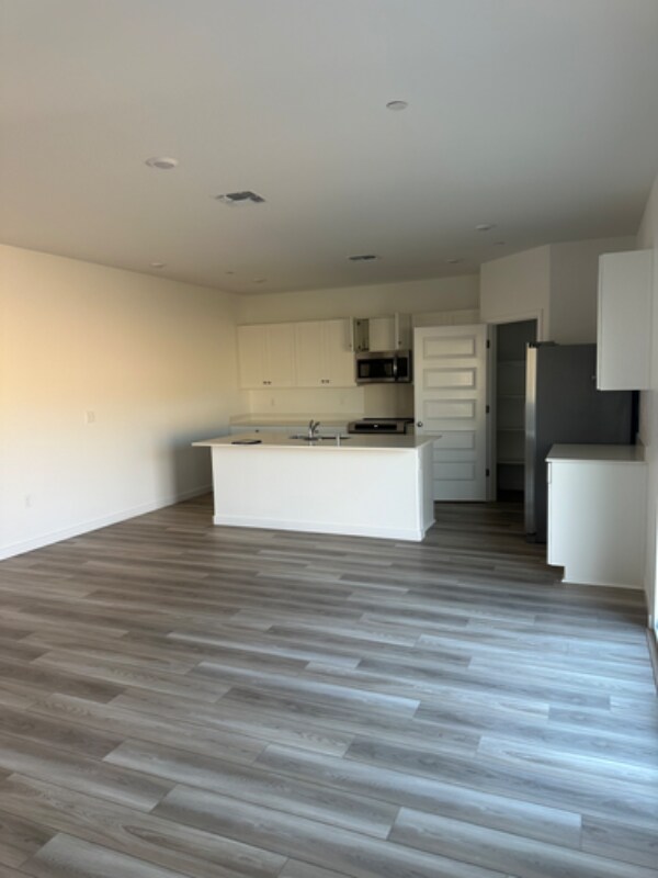 Building Photo - 1486 Sea Holly St