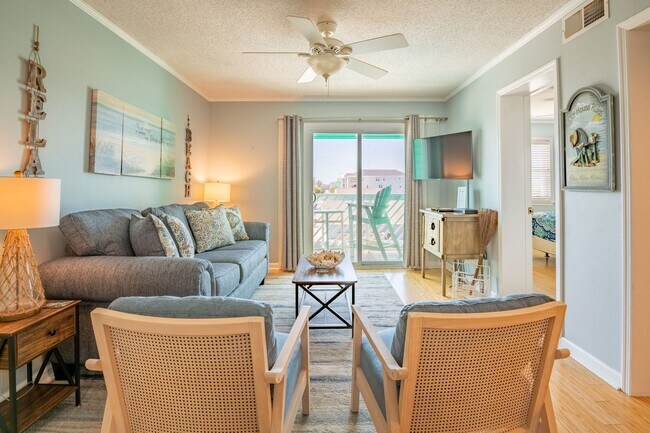 Building Photo - OFF-SEASON FURNISHED MONTHLY RENTAL AVAILA...