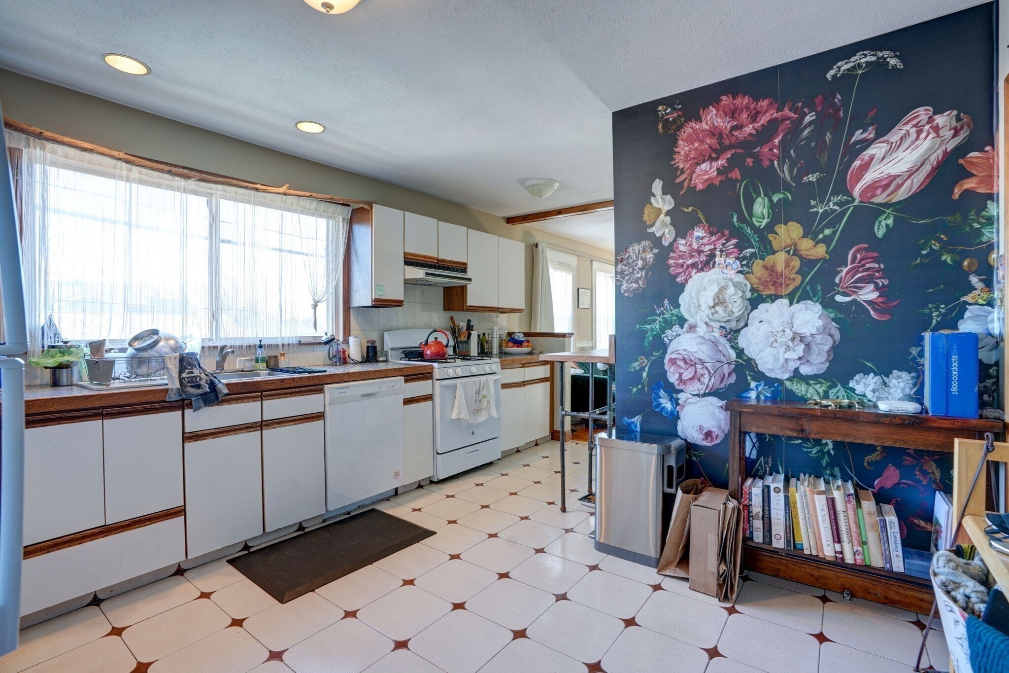 Building Photo - 77 2nd St