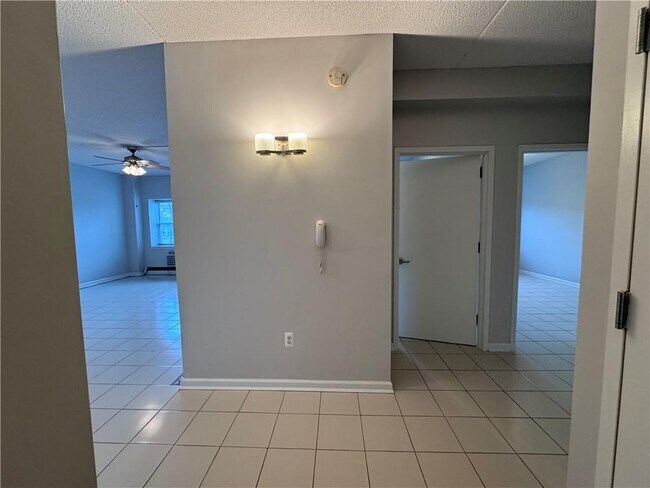 Building Photo - 260 Beach 81st St
