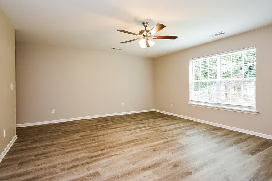 Building Photo - 313 Village Chase