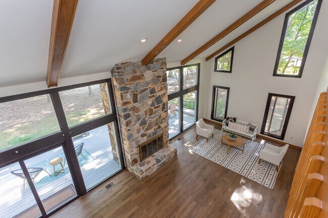 Building Photo - This Home is a Hole in One!