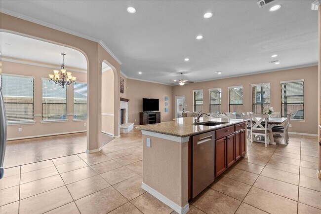 Building Photo - 606 West Fork
