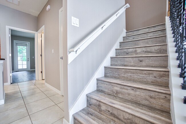 Building Photo - Beautiful 3/3 w/ 2 Car Garage in Gated Vil...