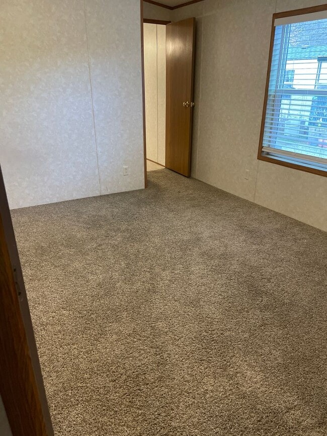 Building Photo - Wonderful 3 Bed 2 Bath In-Town