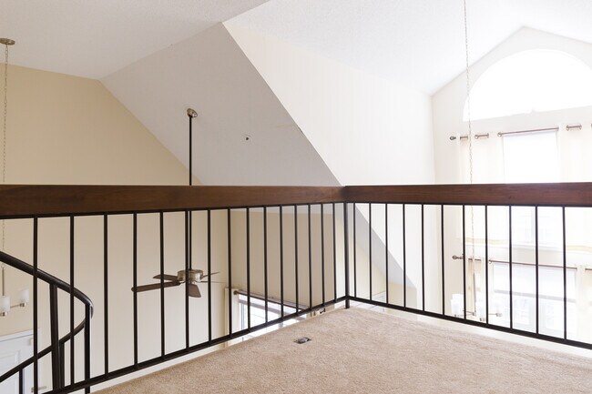 Building Photo - 14049 Vista Drive