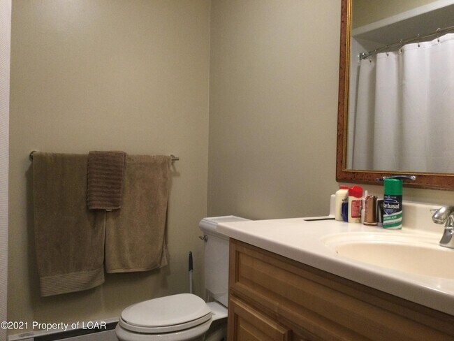 Building Photo - 457 Lake Louise Rd