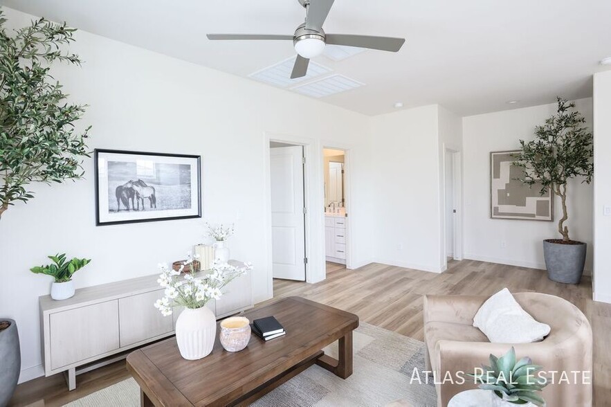 Building Photo - 6533 N 15th Dr