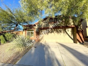 Building Photo - 8721 N Black Pine Dr