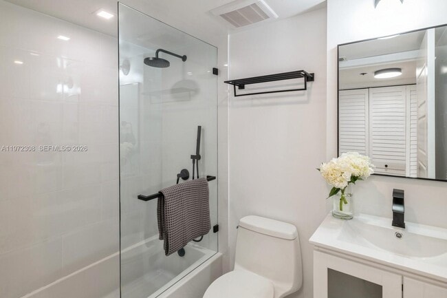 Building Photo - 540 Brickell Key Dr