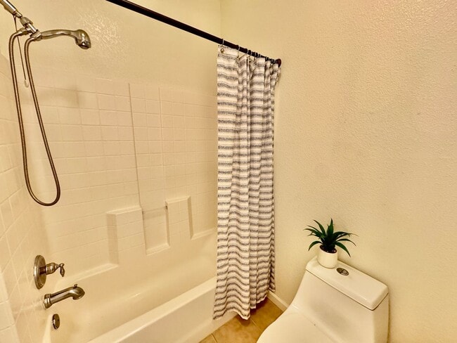 Building Photo - Is it Retirement Time for You? 3 Bedroom 2 Bath in a desirable gated community!