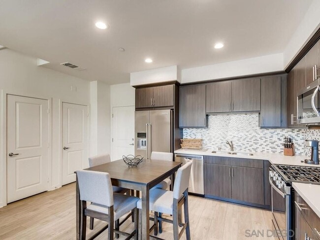Building Photo - Bright and Modern 2 Bedroom Townhome in Otay Ranch!