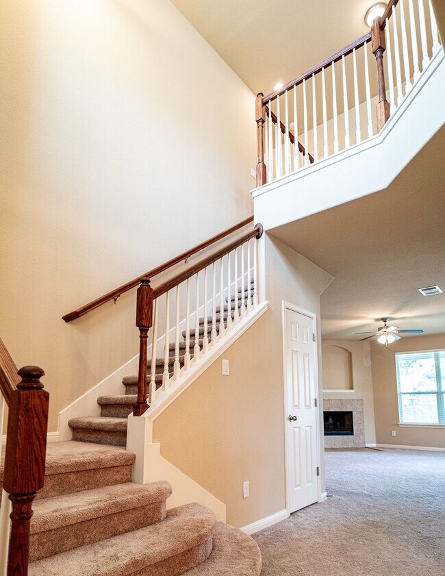 Building Photo - 2301 Giddens Dr