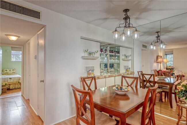 Building Photo - 2400 NE 10th St