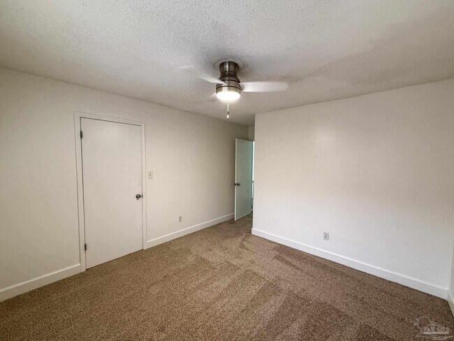 Building Photo - 4260 Brookside Dr