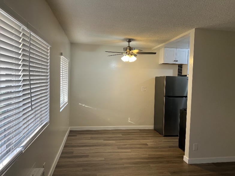 Building Photo - 1193 N Ardmore Ave