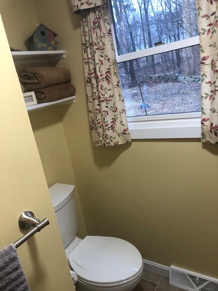 Building Photo - 517 Benson Rd