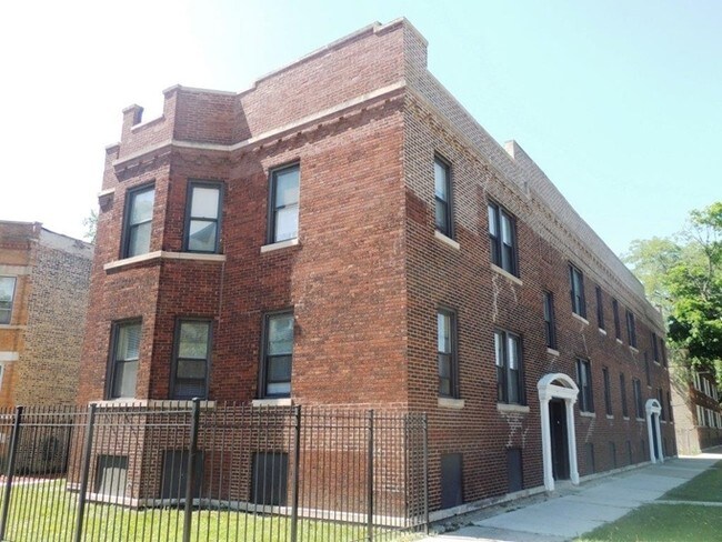 Primary Photo - 634 N Lamon