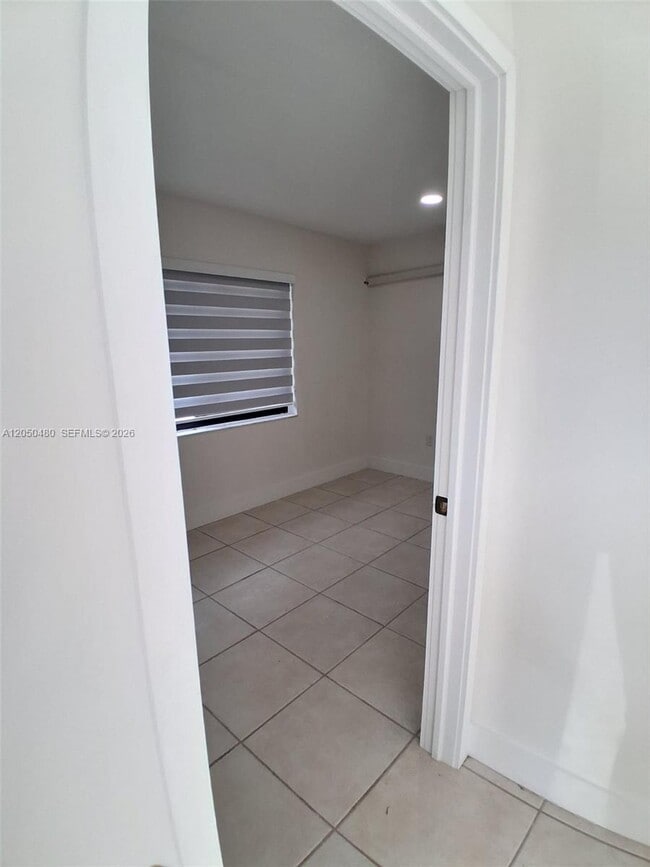 Building Photo - 1231 SW 136th Pl