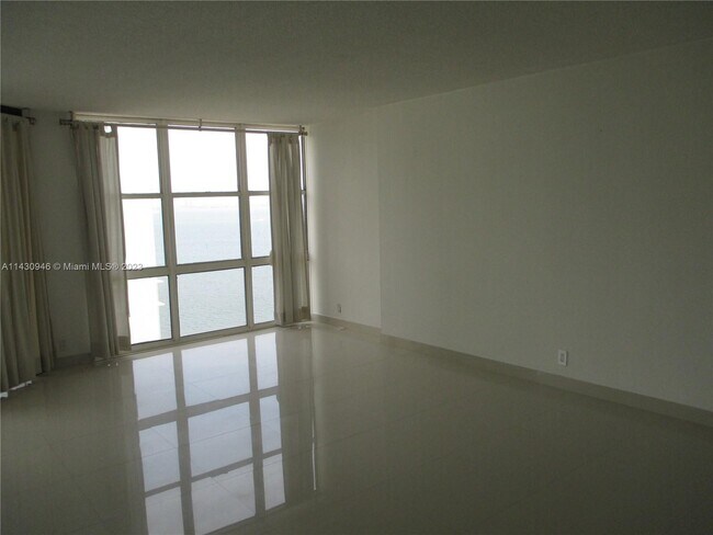 Building Photo - 1865 Brickell Ave