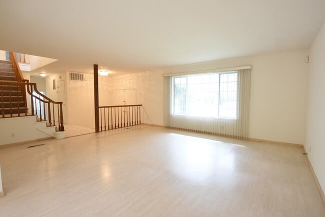 Building Photo - Remodeled & Spacious West San Jose 5 Bedroom 3 Bath Home