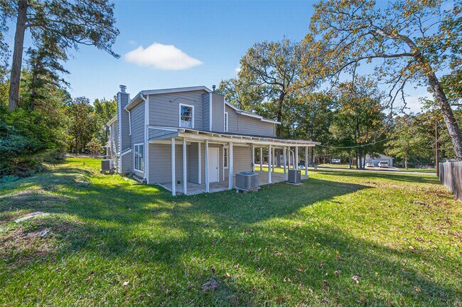 Building Photo - 1305 St Lawrence River Rd