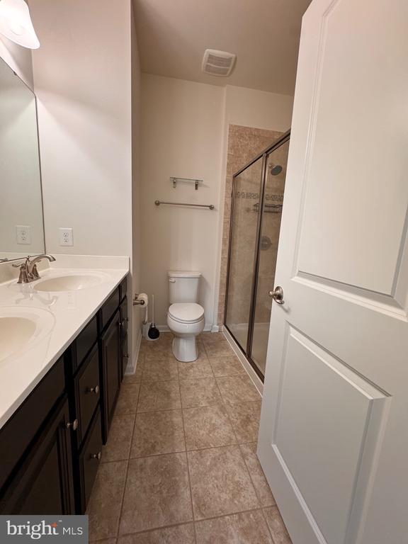 Building Photo - 624 Ravenwood Dr