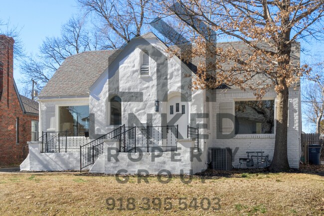 Building Photo - 1338 S Florence Ave