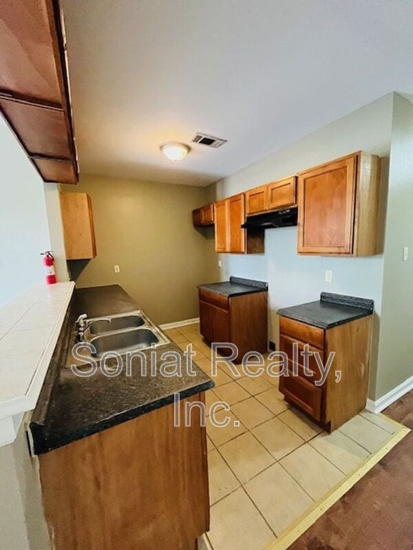 Building Photo - 2645 N Galvez St