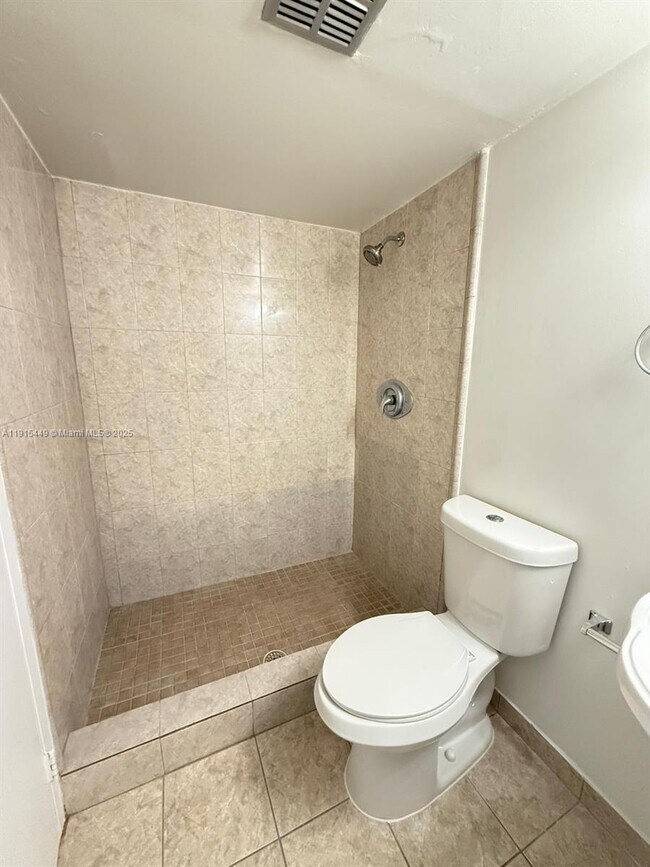 Building Photo - 5805 Washington St