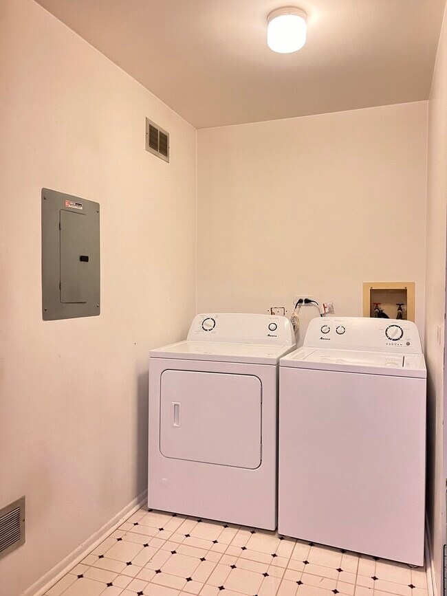 Building Photo - 1542 Heather Ct