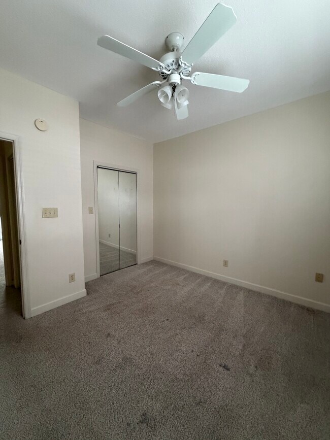 Building Photo - 200 Willow Green Dr