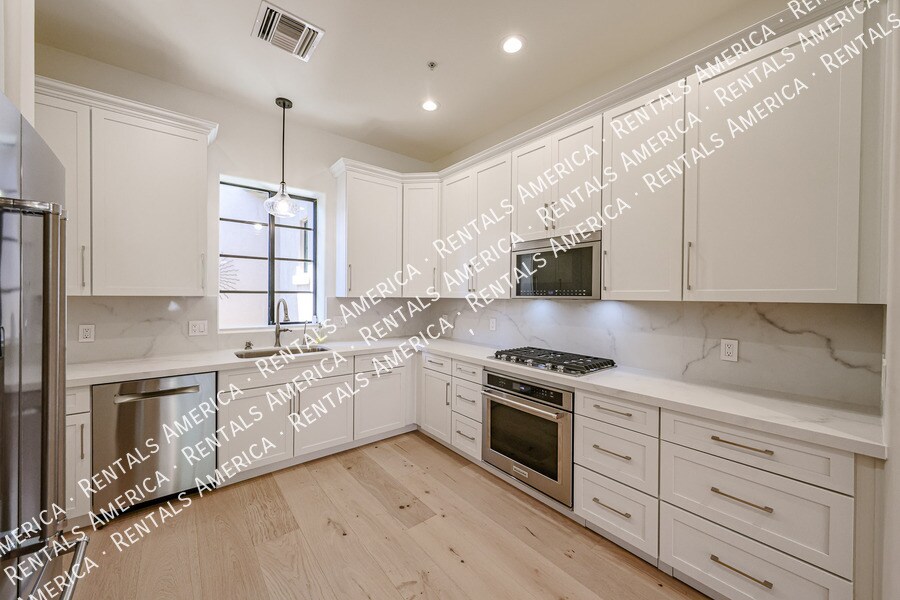 Building Photo - 20704 N 90th Pl