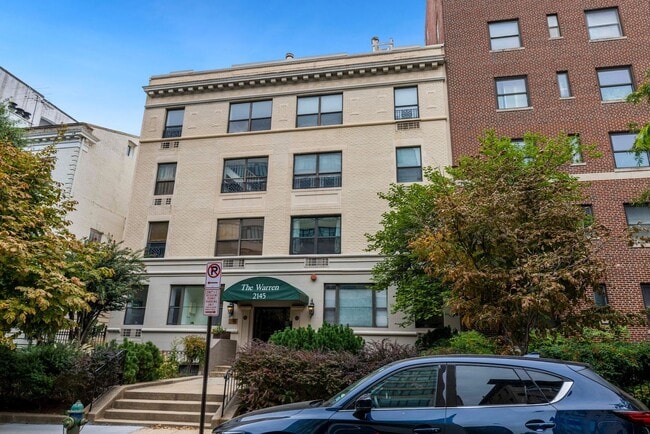 Building Photo - Kalorama Two Bedroom Duplex on Quiet Street! Private Patio/Decorative Fireplace & More!