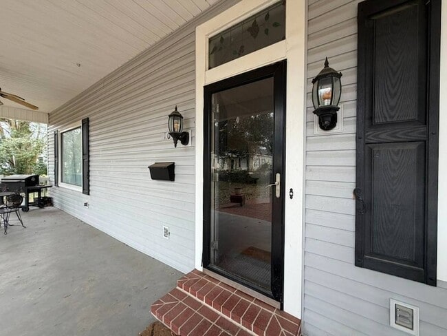 Building Photo - 102 Mulberry St