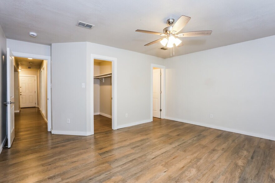 Building Photo - 10104 Chapel Oak Trail