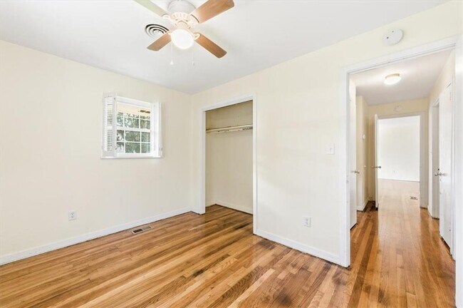 Building Photo - 704 Fort King George Dr