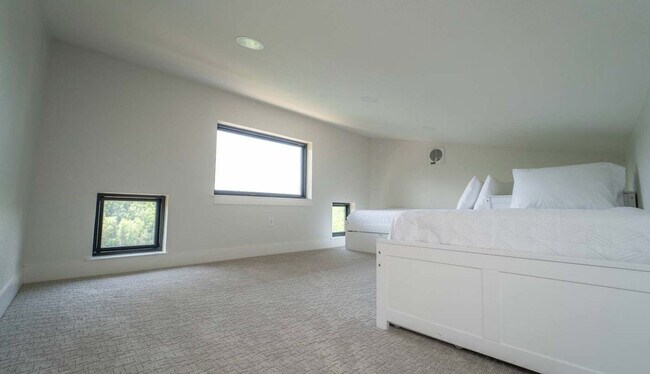 Building Photo - 10573 Jasper Ln