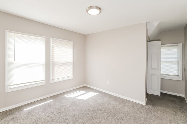 Building Photo - 2316 Delavan Ave
